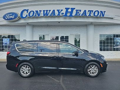 Used 2024 Chrysler Pacifica Touring-L