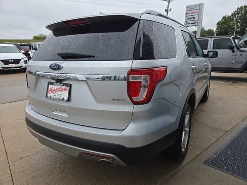 Used 2017 Ford Explorer XLT image 14