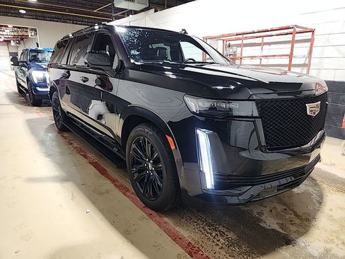 Used 2023 Cadillac Escalade ESV Sport Platinum w/ LPO, ONYX Package image 6