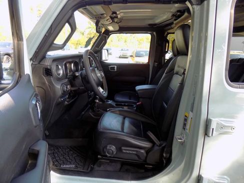 Used 2023 Jeep Wrangler Unlimited Sahara w/ Cold Weather Group image 19