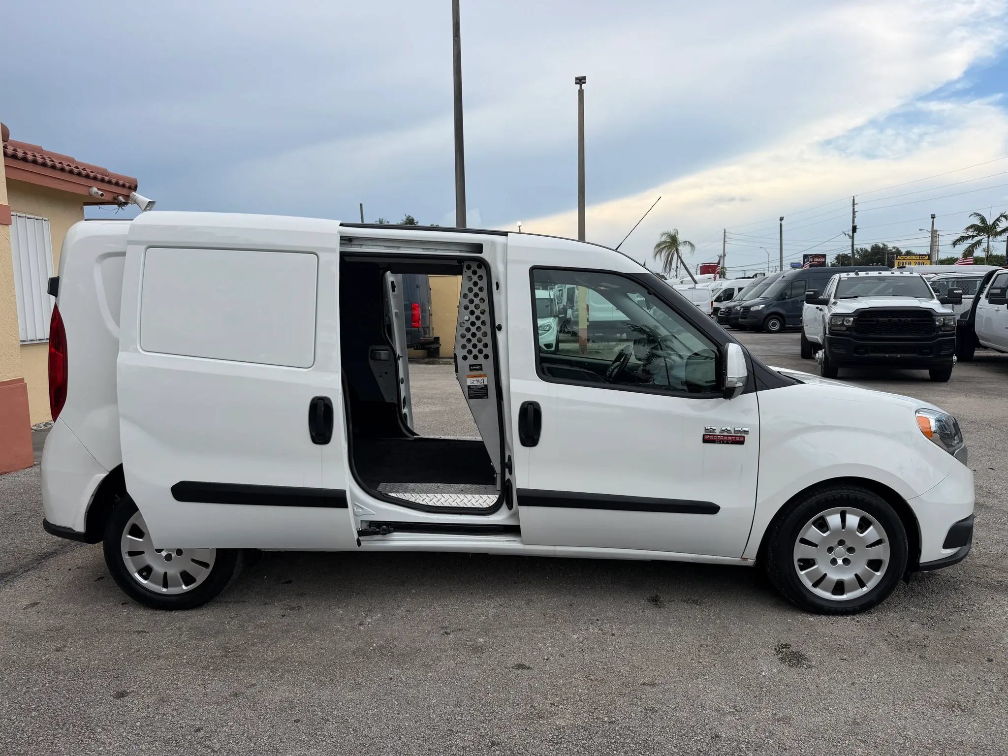 Used 2021 RAM ProMaster City Tradesman SLT FWD image 8