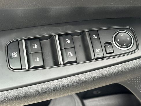 Used 2023 Kia Forte LXS image 12