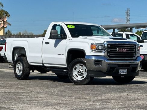 Used 2018 GMC Sierra 2500 Base image 2