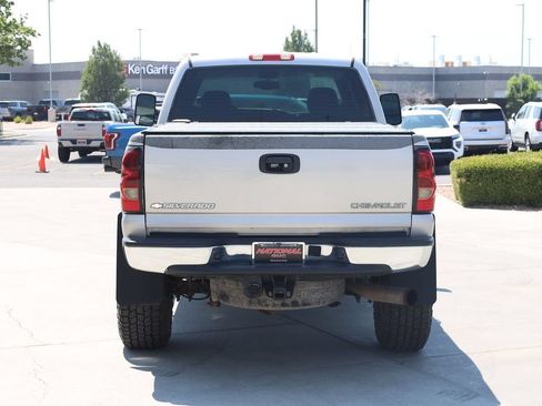 Used 2005 Chevrolet Silverado 2500 LS w/ Heavy-Duty Power Package AWD/4WD image 5
