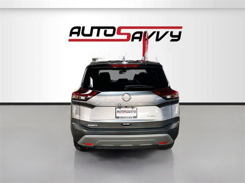 Used 2023 Nissan Rogue SV image 6