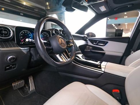 Used 2023 Mercedes-Benz GLC 300 4MATIC image 4