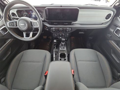 Used 2024 Jeep Wrangler Sahara image 21