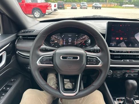 Certified 2025 Jeep Compass Trailhawk AWD/4WD image 12