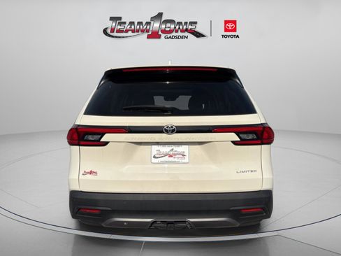 Used 2024 Toyota Grand Highlander Limited image 7