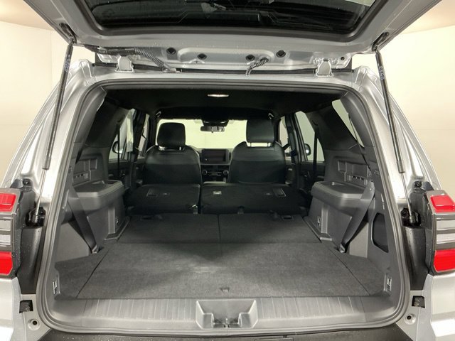 Used 2025 Toyota 4Runner SR5 AWD/4WD image 29