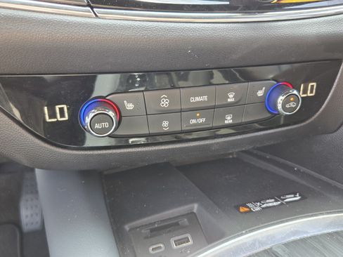 Certified 2023 Buick Enclave Essence FWD image 27