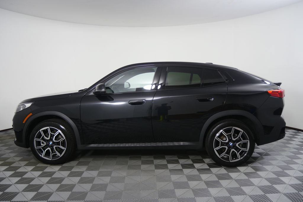 Certified 2026 BMW X2 xDrive28i AWD/4WD image 2