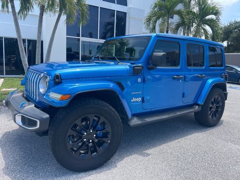 Used 2022 Jeep Wrangler Unlimited Sahara AWD/4WD image 39