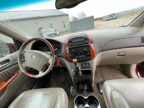 Used 2006 Toyota Sienna XLE Limited image 32