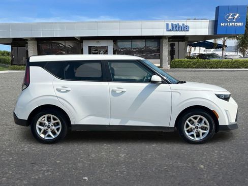 Used 2023 Kia Soul LX w/ Option Group 015 FWD image 9
