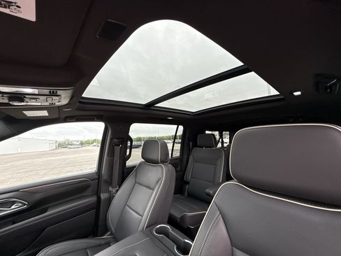 Used 2024 GMC Yukon XL SLT w/ SLT Luxury Package RWD image 16