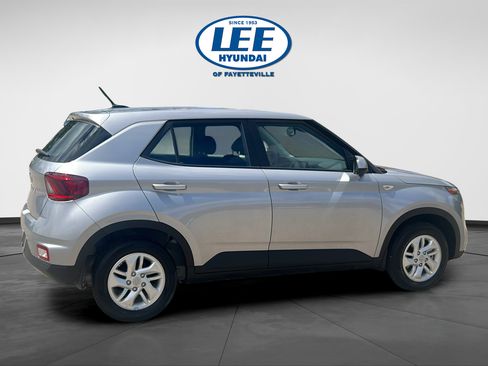 Certified 2026 Hyundai Venue SE FWD image 2