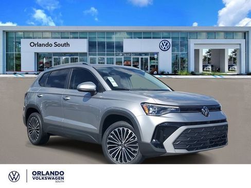 New 2026 Volkswagen Taos SE FWD image 1