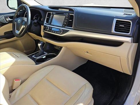 Used 2015 Toyota Highlander XLE image 19
