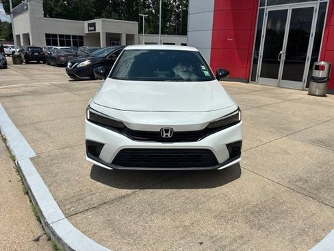 Used 2023 Honda Civic Sport image 2