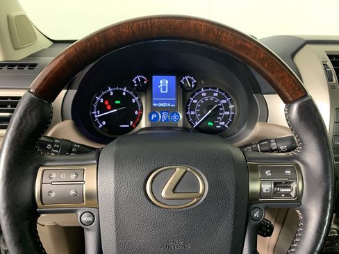 Used 2017 Lexus GX 460 Luxury w/ Preferred Accessory Package image 22