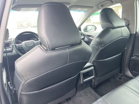 Used 2020 Toyota Camry SE image 19