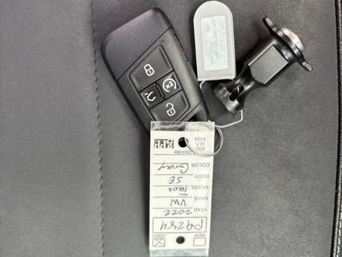 Used 2022 Volkswagen Taos SE FWD image 6