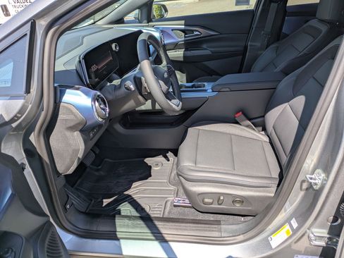 Used 2026 Chevrolet Equinox EV LT image 11