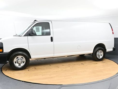 Used 2024 Chevrolet Express 3500 Extended w/ Driver Convenience Package image 6