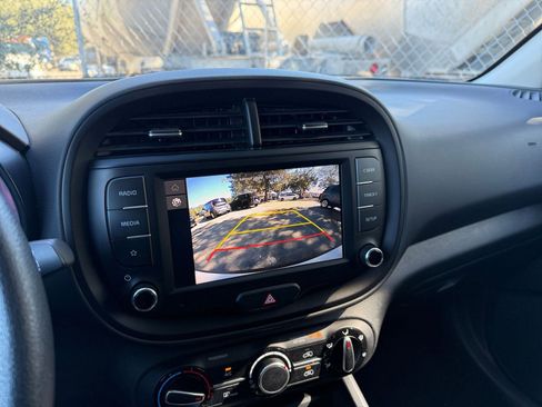Used 2025 Kia Soul LX w/ LX Technology Package image 17