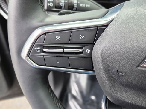 Used 2025 Chevrolet Equinox LT AWD/4WD image 18