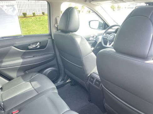 Used 2017 Nissan Rogue SL w/ SL Premium Package image 29