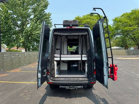 Used 2021 Mercedes-Benz Sprinter 2500 image 40