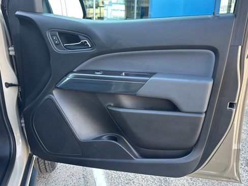 Used 2022 Chevrolet Colorado Z71 AWD/4WD image 17