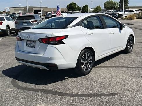 Used 2022 Nissan Versa SV FWD image 3