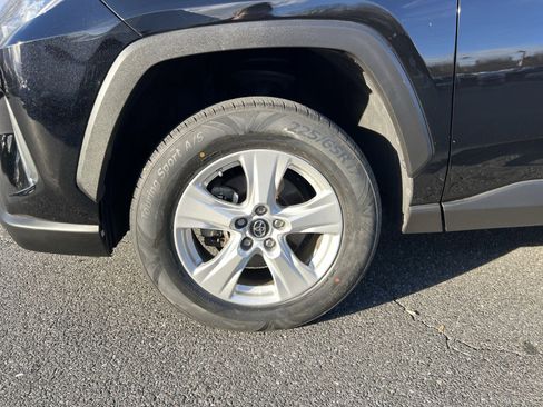 Used 2020 Toyota RAV4 LE image 12