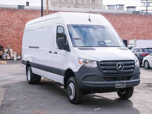 Used 2025 Mercedes-Benz Sprinter 3500 image 3