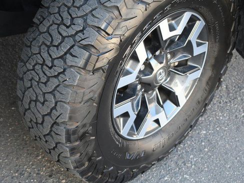 Used 2022 Toyota Tacoma TRD Off-Road image 11