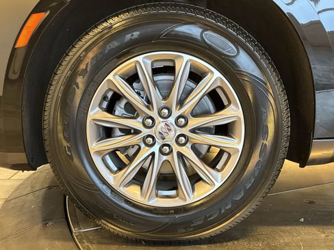 Used 2024 Buick Enclave Premium image 10