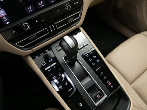 Certified 2023 Porsche Macan image 21