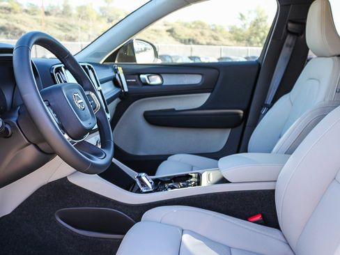 New 2026 Volvo XC40 B4 Plus w/ Climate Package image 20