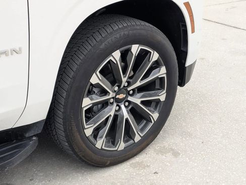 Used 2025 Chevrolet Suburban High Country RWD image 6