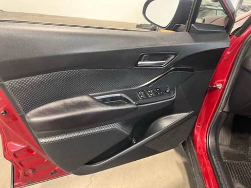 Used 2018 Toyota C-HR XLE image 24
