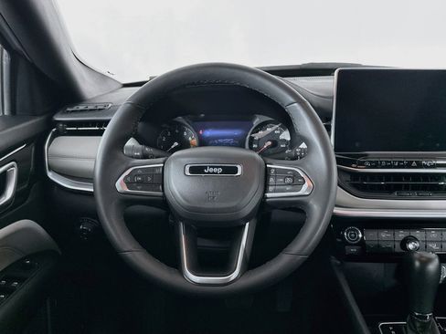 Used 2025 Jeep Compass Limited AWD/4WD image 18