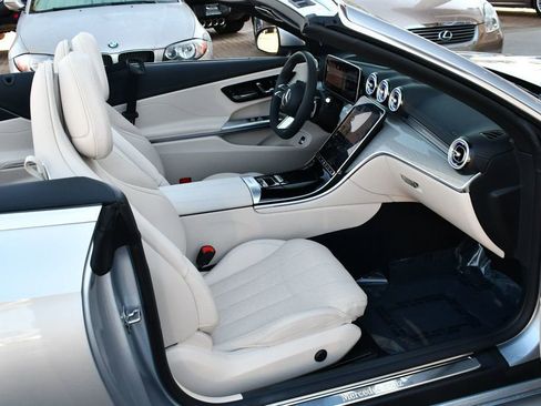 Used 2024 Mercedes-Benz CLE 450 4MATIC Cabriolet image 61