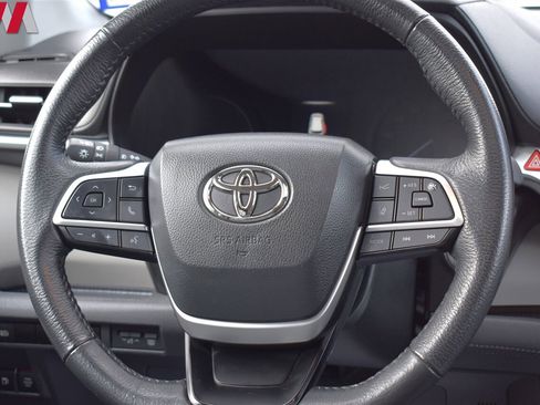 Used 2024 Toyota Sienna XLE image 13