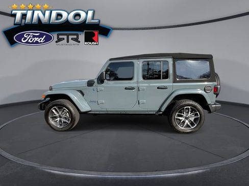 Used 2024 Jeep Wrangler Unlimited image 5