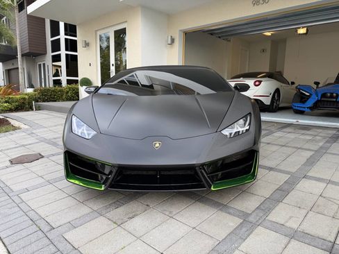 Used 2017 Lamborghini Huracan LP 580-2 RWD image 2