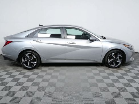 Certified 2023 Hyundai Elantra SEL w/ Convenience Package image 2