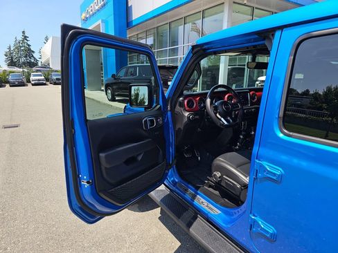Used 2021 Jeep Wrangler Unlimited Sahara AWD/4WD image 18